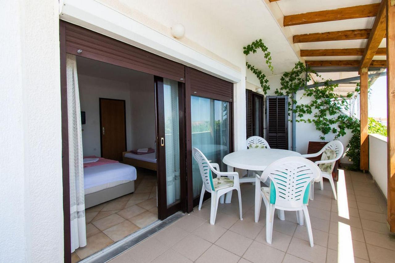 Apartments Crljenko Povljana Εξωτερικό φωτογραφία