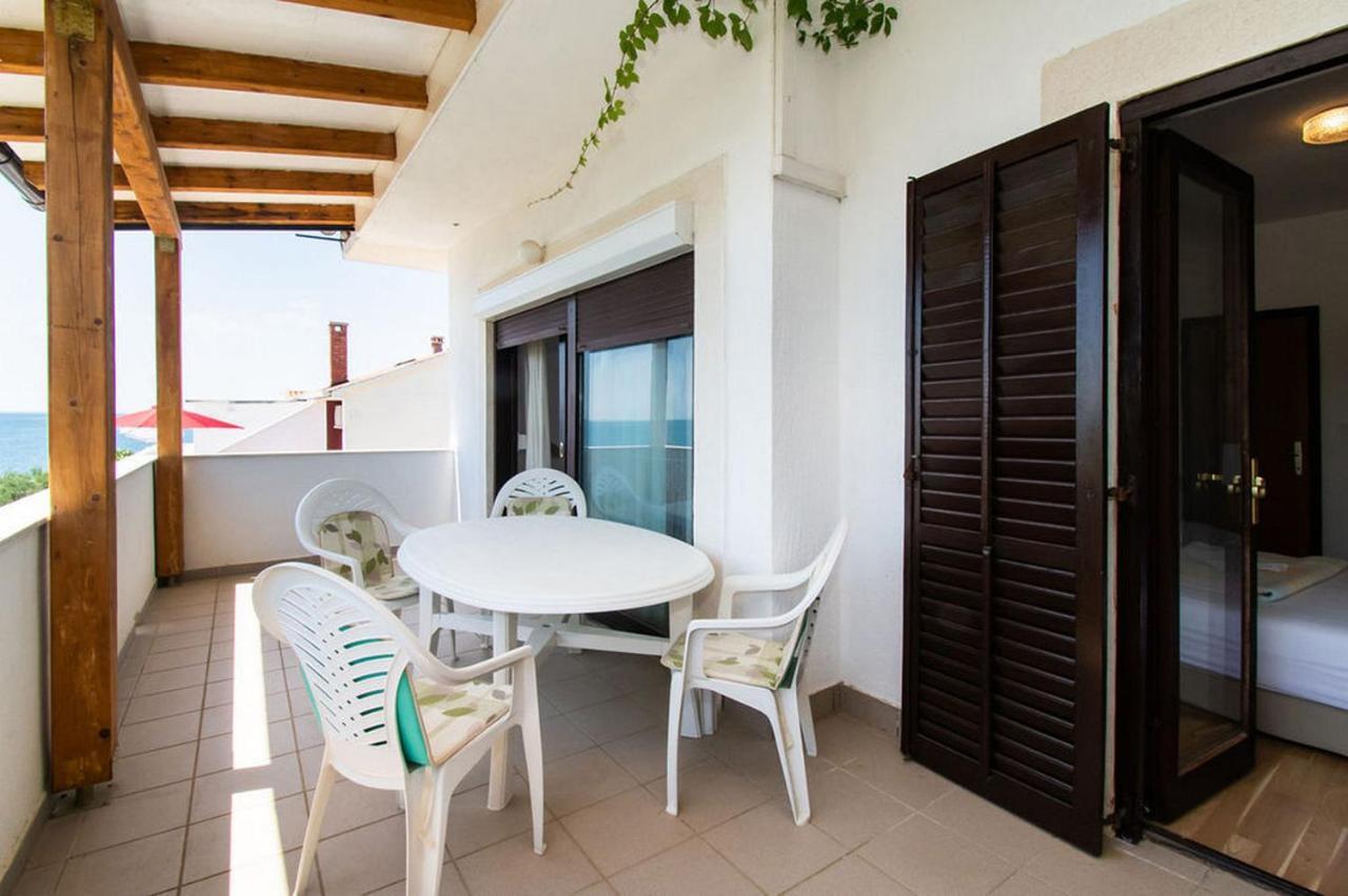 Apartments Crljenko Povljana Εξωτερικό φωτογραφία